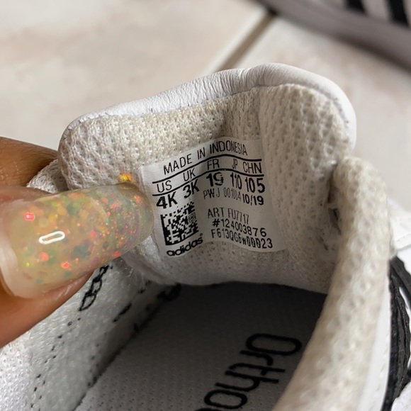 Toddler Adidas -Size 4k - Picture 5 of 5